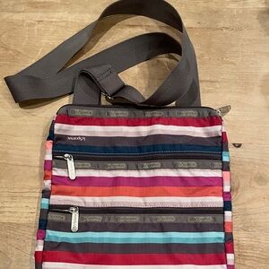 NWOT LeSportSac Brown Multicolor Striped Crossbody Bag zippers travel nylon